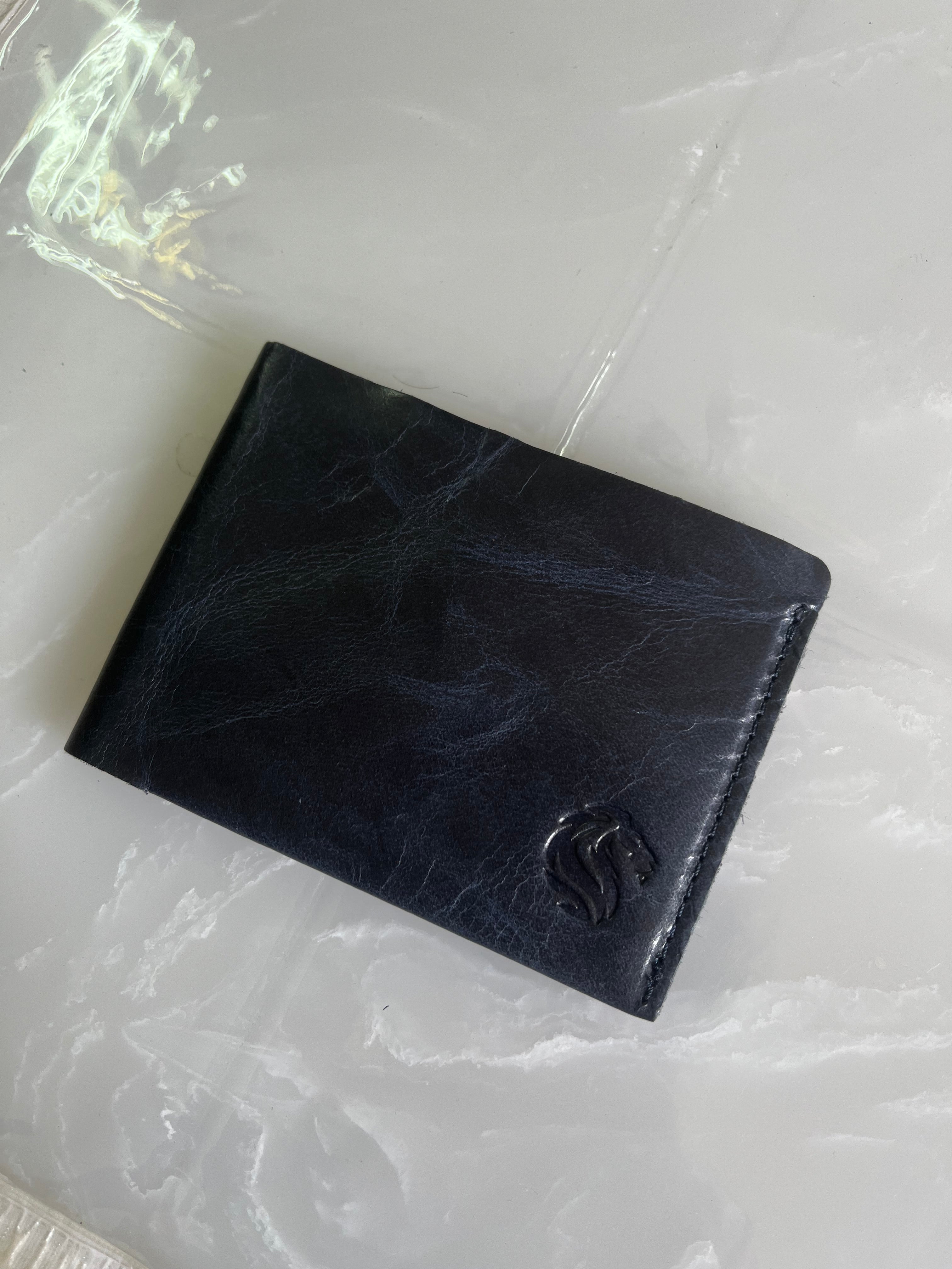 Moon Cut Leather Wallet – Premium Bifold with Curved Card Slots