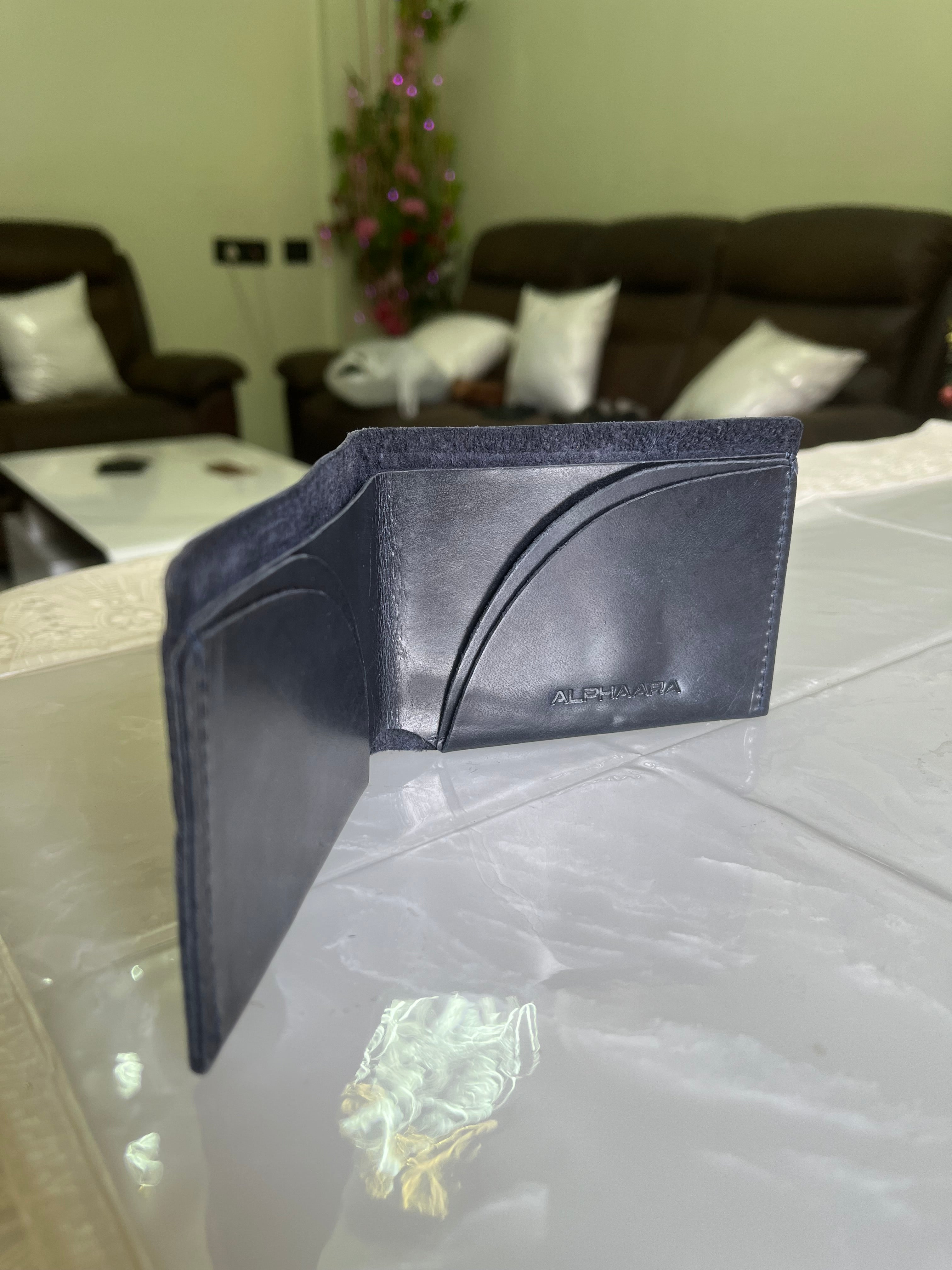 Moon Cut Leather Wallet – Premium Bifold with Curved Card Slots